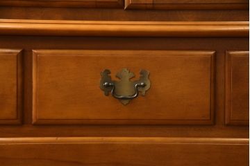 中古　美品　横浜ダニエル(daniel)　アーリーアメリカンシリーズ　気品ある佇まいが魅力的なワードローブ(洋服タンス、衣装箪笥、収納棚、戸棚、キャビネット)(定価約100万円)(R-076837)