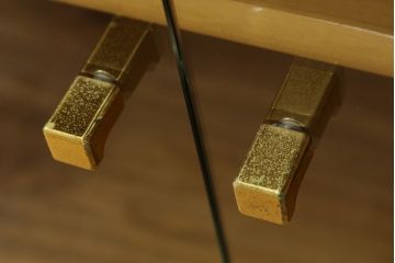 中古　美品　IDC大塚家具取り扱い　バーズアイメープル　SPLENDOR(スプレンダー)　特徴的な杢目と洗練されたデザインが美しいテレビ台(テレビボード、リビングボード、収納棚、戸棚)(R-076839)