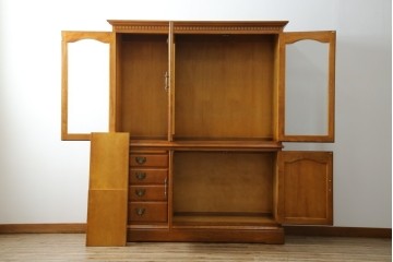 中古　美品　横浜クラシック家具　ダニエル(daniel)　アーリーアメリカンシリーズ　A-204　クラシカルな雰囲気のお部屋づくりにおすすめなチャイナキャビネット　(R-076840)