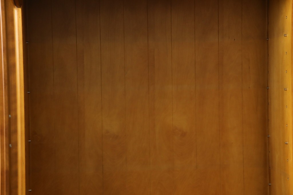 中古　美品　横浜クラシック家具　ダニエル(daniel)　アーリーアメリカンシリーズ　A-204　クラシカルな雰囲気のお部屋づくりにおすすめなチャイナキャビネット　(R-076840)