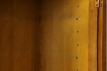 中古　美品　横浜クラシック家具　ダニエル(daniel)　アーリーアメリカンシリーズ　A-204　クラシカルな雰囲気のお部屋づくりにおすすめなチャイナキャビネット　(R-076840)