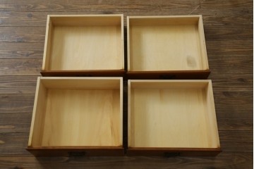 中古　美品　横浜クラシック家具　ダニエル(daniel)　アーリーアメリカンシリーズ　A-204　クラシカルな雰囲気のお部屋づくりにおすすめなチャイナキャビネット　(R-076840)