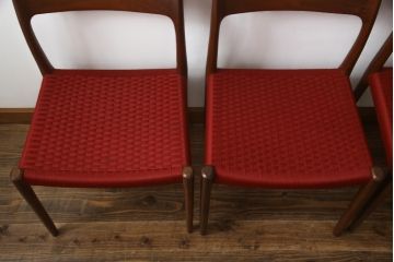 デンマークビンテージ　J.L.Mollers(J.L.モラー)　Niels.O.Moller(ニールス・O・モラー)　チーク材　落ち着きのある色味ながら空間のアクセントになるダイニングチェア4脚セット(椅子、イス、北欧、ヴィンテージ)(R-076841)