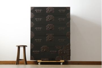 和製アンティーク　美品!!　激レア　特注品　立派な上手金具が存在感を放つ庄内箪笥(重ね箪笥、時代箪笥、和たんす、整理たんす、収納タンス、衣装タンス、引き出し)(R-076843)