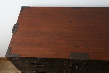和製アンティーク　美品!!　激レア　特注品　立派な上手金具が存在感を放つ庄内箪笥(重ね箪笥、時代箪笥、和たんす、整理たんす、収納タンス、衣装タンス、引き出し)(R-076843)