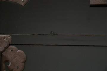 和製アンティーク　美品!!　激レア　特注品　立派な上手金具が存在感を放つ庄内箪笥　(R-076843)