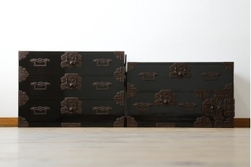 和製アンティーク　美品!!　激レア　特注品　立派な上手金具が存在感を放つ庄内箪笥　(R-076843)