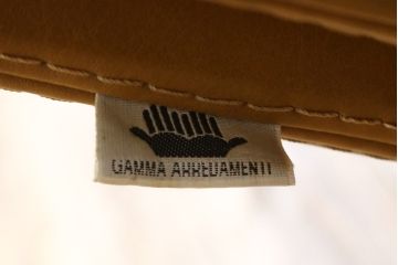 中古　イタリア高級家具　GAMMA ARREDAMENTI(ガンマ・アレダメンティ)　LEXINGTON(レキシントン)　シンプルでモダンなデザインが魅力的な3人掛けレザーソファ(アームソファ、3P、本革)(定価約75万6千円)(R-076846)