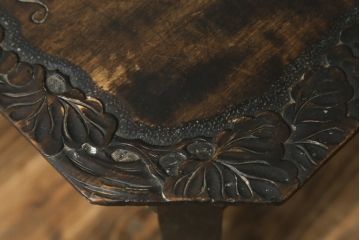 和製ビンテージ　軽井沢彫り　葡萄の彫刻が可愛らしいコーヒーテーブル(カフェテーブル、サイドテーブル、エンドテーブル、ナイトテーブル、飾り台、花台、ヴィンテージ)(R-076849)
