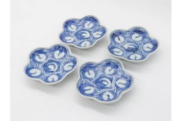江戸期　古伊万里　染付　鶴亀図　輪花皿　約11cm　3.6寸　縁起の良い図柄が描かれた変形皿4枚セット(小皿、豆皿、和皿、和食器、三寸六分)(R-076851)
