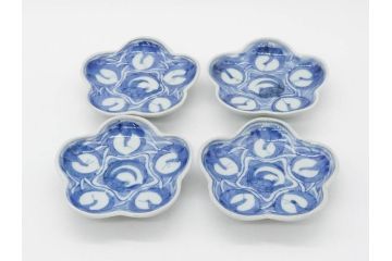 江戸期　古伊万里　染付　鶴亀図　輪花皿　約11cm　3.6寸　縁起の良い図柄が描かれた変形皿4枚セット(小皿、豆皿、和皿、和食器、三寸六分)(R-076851)