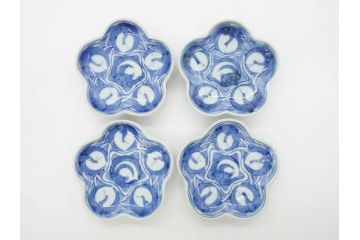 江戸期　古伊万里　染付　鶴亀図　輪花皿　約11cm　3.6寸　縁起の良い図柄が描かれた変形皿4枚セット(小皿、豆皿、和皿、和食器、三寸六分)(R-076851)