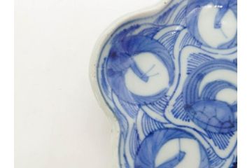 江戸期　古伊万里　染付　鶴亀図　輪花皿　約11cm　3.6寸　縁起の良い図柄が描かれた変形皿4枚セット(小皿、豆皿、和皿、和食器、三寸六分)(R-076851)
