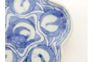 江戸期　古伊万里　染付　鶴亀図　輪花皿　約11cm　3.6寸　縁起の良い図柄が描かれた変形皿4枚セット(小皿、豆皿、和皿、和食器、三寸六分)(R-076851)