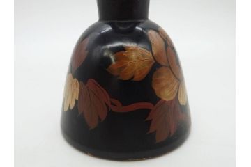 上品な蝶花図が美しい小鼓(蒔絵、つづみ、鼓胴、革一組2枚、調緒、横調べ、縦調べ、小締、和楽器、打楽器、雅楽、能楽)(R-076854)