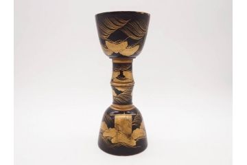 金の松の図が見事な小鼓(金蒔絵、つづみ、鼓胴、革一組2枚、調緒、横調べ、縦調べ、小締、和楽器、打楽器、雅楽、能楽)(R-076855)