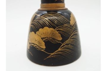 金の松の図が見事な小鼓(金蒔絵、つづみ、鼓胴、革一組2枚、調緒、横調べ、縦調べ、小締、和楽器、打楽器、雅楽、能楽)(R-076855)
