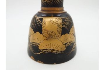 金の松の図が見事な小鼓(金蒔絵、つづみ、鼓胴、革一組2枚、調緒、横調べ、縦調べ、小締、和楽器、打楽器、雅楽、能楽)(R-076855)