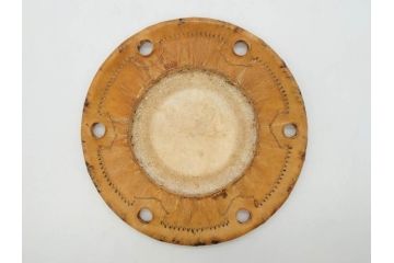 金の松の図が見事な小鼓(金蒔絵、つづみ、鼓胴、革一組2枚、調緒、横調べ、縦調べ、小締、和楽器、打楽器、雅楽、能楽)(R-076855)