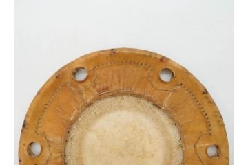 金の松の図が見事な小鼓(金蒔絵、つづみ、鼓胴、革一組2枚、調緒、横調べ、縦調べ、小締、和楽器、打楽器、雅楽、能楽)(R-076855)
