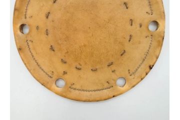 金の松の図が見事な小鼓(金蒔絵、つづみ、鼓胴、革一組2枚、調緒、横調べ、縦調べ、小締、和楽器、打楽器、雅楽、能楽)(R-076855)