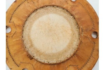 金の松の図が見事な小鼓(金蒔絵、つづみ、鼓胴、革一組2枚、調緒、横調べ、縦調べ、小締、和楽器、打楽器、雅楽、能楽)(R-076855)