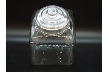 アンティーク雑貨　アルミ蓋　駄菓子屋さんにあるような昔懐かしいガラス瓶(菓子瓶、ガラスビン、硝子、キャニスター、フタ付き、小物入れ、ディスプレイ雑貨、古道具、店舗什器)(R-076857)