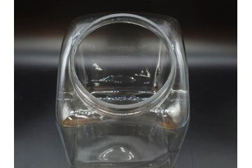 アンティーク雑貨　アルミ蓋　駄菓子屋さんにあるような昔懐かしいガラス瓶(菓子瓶、ガラスビン、硝子、キャニスター、フタ付き、小物入れ、ディスプレイ雑貨、古道具、店舗什器)(R-076857)