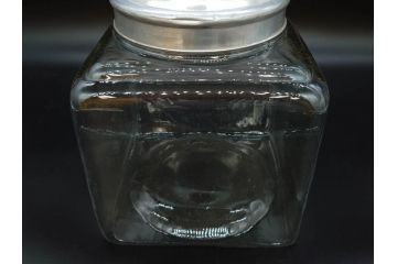 アンティーク雑貨　当時物　デッドストック　アルミ蓋　お洒落なディスプレイが叶うレトロなガラス瓶(角型、角瓶、キャニスター、ガラスビン、菓子瓶、硝子、フタ付き、小物入れ、ディスプレイ雑貨、古道具、店舗什器)(R-076858)