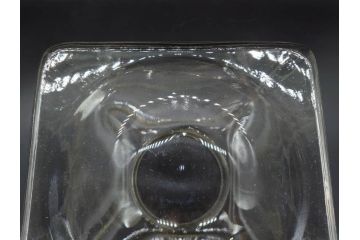 アンティーク雑貨　当時物　デッドストック　アルミ蓋　お洒落なディスプレイが叶うレトロなガラス瓶(角型、角瓶、キャニスター、ガラスビン、菓子瓶、硝子、フタ付き、小物入れ、ディスプレイ雑貨、古道具、店舗什器)(R-076858)