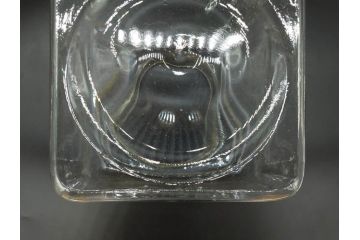 アンティーク雑貨　当時物　デッドストック　アルミ蓋　お洒落なディスプレイが叶うレトロなガラス瓶(角型、角瓶、キャニスター、ガラスビン、菓子瓶、硝子、フタ付き、小物入れ、ディスプレイ雑貨、古道具、店舗什器)(R-076858)