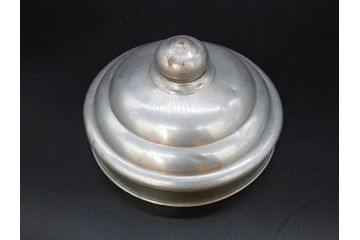 アンティーク雑貨　当時物　デッドストック　アルミ蓋　お洒落なディスプレイが叶うレトロなガラス瓶(角型、角瓶、キャニスター、ガラスビン、菓子瓶、硝子、フタ付き、小物入れ、ディスプレイ雑貨、古道具、店舗什器)(R-076858)