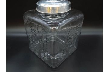 アンティーク雑貨　当時物　カルケット　エンボス　どこか懐かしい気持ちになるアルミ蓋付ガラス瓶(角型、角瓶、キャニスター、ガラスビン、菓子瓶、硝子、フタ付き、小物入れ、ディスプレイ雑貨、古道具、店舗什器)(R-076859)