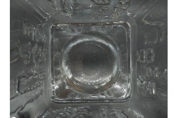 アンティーク雑貨　当時物　カルケット　エンボス　どこか懐かしい気持ちになるアルミ蓋付ガラス瓶(角型、角瓶、キャニスター、ガラスビン、菓子瓶、硝子、フタ付き、小物入れ、ディスプレイ雑貨、古道具、店舗什器)(R-076859)