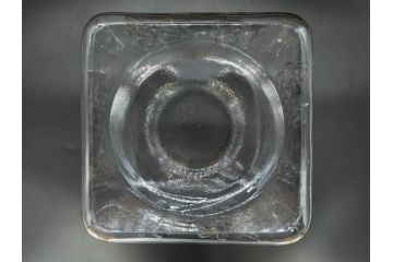 アンティーク雑貨　当時物　カルケット　エンボス　どこか懐かしい気持ちになるアルミ蓋付ガラス瓶(角型、角瓶、キャニスター、ガラスビン、菓子瓶、硝子、フタ付き、小物入れ、ディスプレイ雑貨、古道具、店舗什器)(R-076859)