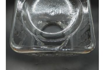 アンティーク雑貨　当時物　カルケット　エンボス　どこか懐かしい気持ちになるアルミ蓋付ガラス瓶(角型、角瓶、キャニスター、ガラスビン、菓子瓶、硝子、フタ付き、小物入れ、ディスプレイ雑貨、古道具、店舗什器)(R-076859)