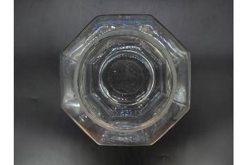 昭和レトロ　カマダの虫よけネオパラゾールの文字入り　レトロなディスプレイが叶う古い八角ガラス瓶(キャニスター、ガラスビン、硝子、フタ付き、小物入れ、ディスプレイ雑貨、古道具、店舗什器)(R-076860)
