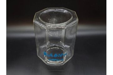 昭和レトロ　カマダの虫よけネオパラゾールの文字入り　レトロなディスプレイが叶う古い八角ガラス瓶(キャニスター、ガラスビン、硝子、フタ付き、小物入れ、ディスプレイ雑貨、古道具、店舗什器)(R-076860)