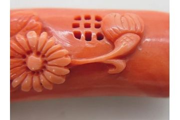珊瑚元祖 土佐 高知京町　花彫刻　美しい色合いがアクセントになる珊瑚の帯留め(サンゴ、和装小物、着物道具、帯締め、アクセサリー、コーラル)(R-076862)