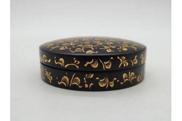 輪島塗　蔦屋漆器店　沈金　唐草　優雅な美しさをまとう香合(漆器、香道具、茶道具、小物入れ、共箱付き)(R-076865)