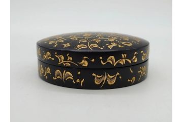 輪島塗　蔦屋漆器店　沈金　唐草　優雅な美しさをまとう香合(漆器、香道具、茶道具、小物入れ、共箱付き)(R-076865)