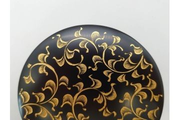 輪島塗　蔦屋漆器店　沈金　唐草　優雅な美しさをまとう香合(漆器、香道具、茶道具、小物入れ、共箱付き)(R-076865)