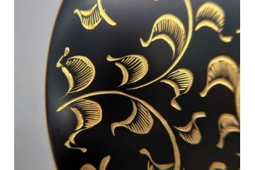 輪島塗　蔦屋漆器店　沈金　唐草　優雅な美しさをまとう香合(漆器、香道具、茶道具、小物入れ、共箱付き)(R-076865)