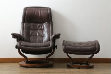 中古　EKORNES(エコーネス)　ロイヤルシリーズ　極上のくつろぎの時間を演出するストレスレスチェア+オットマンのセット(クラシックベース、アームチェア、リクライニングチェア、椅子、イス、1人掛けソファ、1Pソファ、フットスツール、北欧)(R-076877)
