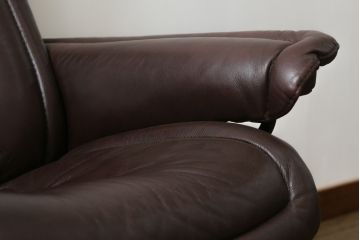 中古　EKORNES(エコーネス)　ロイヤルシリーズ　極上のくつろぎの時間を演出するストレスレスチェア+オットマンのセット(クラシックベース、アームチェア、リクライニングチェア、椅子、イス、1人掛けソファ、1Pソファ、フットスツール、北欧)(R-076877)