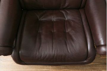 中古　EKORNES(エコーネス)　ロイヤルシリーズ　極上のくつろぎの時間を演出するストレスレスチェア+オットマンのセット(クラシックベース、アームチェア、リクライニングチェア、椅子、イス、1人掛けソファ、1Pソファ、フットスツール、北欧)(R-076877)