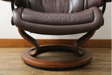 中古　EKORNES(エコーネス)　ロイヤルシリーズ　極上のくつろぎの時間を演出するストレスレスチェア+オットマンのセット(クラシックベース、アームチェア、リクライニングチェア、椅子、イス、1人掛けソファ、1Pソファ、フットスツール、北欧)(R-076877)