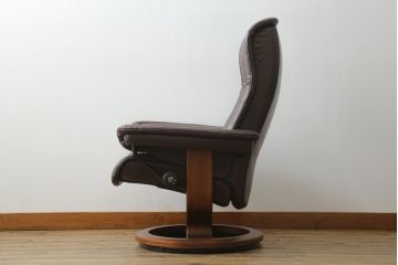 中古　EKORNES(エコーネス)　ロイヤルシリーズ　極上のくつろぎの時間を演出するストレスレスチェア+オットマンのセット(クラシックベース、アームチェア、リクライニングチェア、椅子、イス、1人掛けソファ、1Pソファ、フットスツール、北欧)(R-076877)
