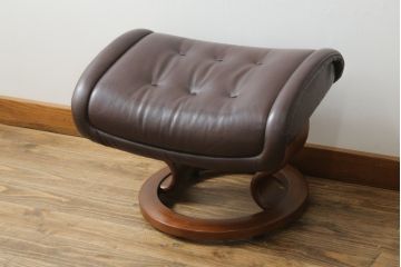 中古　EKORNES(エコーネス)　ロイヤルシリーズ　極上のくつろぎの時間を演出するストレスレスチェア+オットマンのセット(クラシックベース、アームチェア、リクライニングチェア、椅子、イス、1人掛けソファ、1Pソファ、フットスツール、北欧)(R-076877)