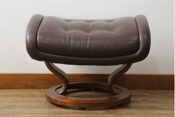 中古　EKORNES(エコーネス)　ロイヤルシリーズ　極上のくつろぎの時間を演出するストレスレスチェア+オットマンのセット(クラシックベース、アームチェア、リクライニングチェア、椅子、イス、1人掛けソファ、1Pソファ、フットスツール、北欧)(R-076877)
